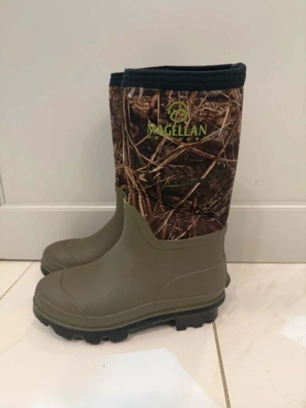 Magellan Outdoors Youth Waterproof Insulated Hunting/Rain Boots Size 3